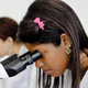 Estudantes durante aula do curso de  Biotecnologia no Crculo Operrio