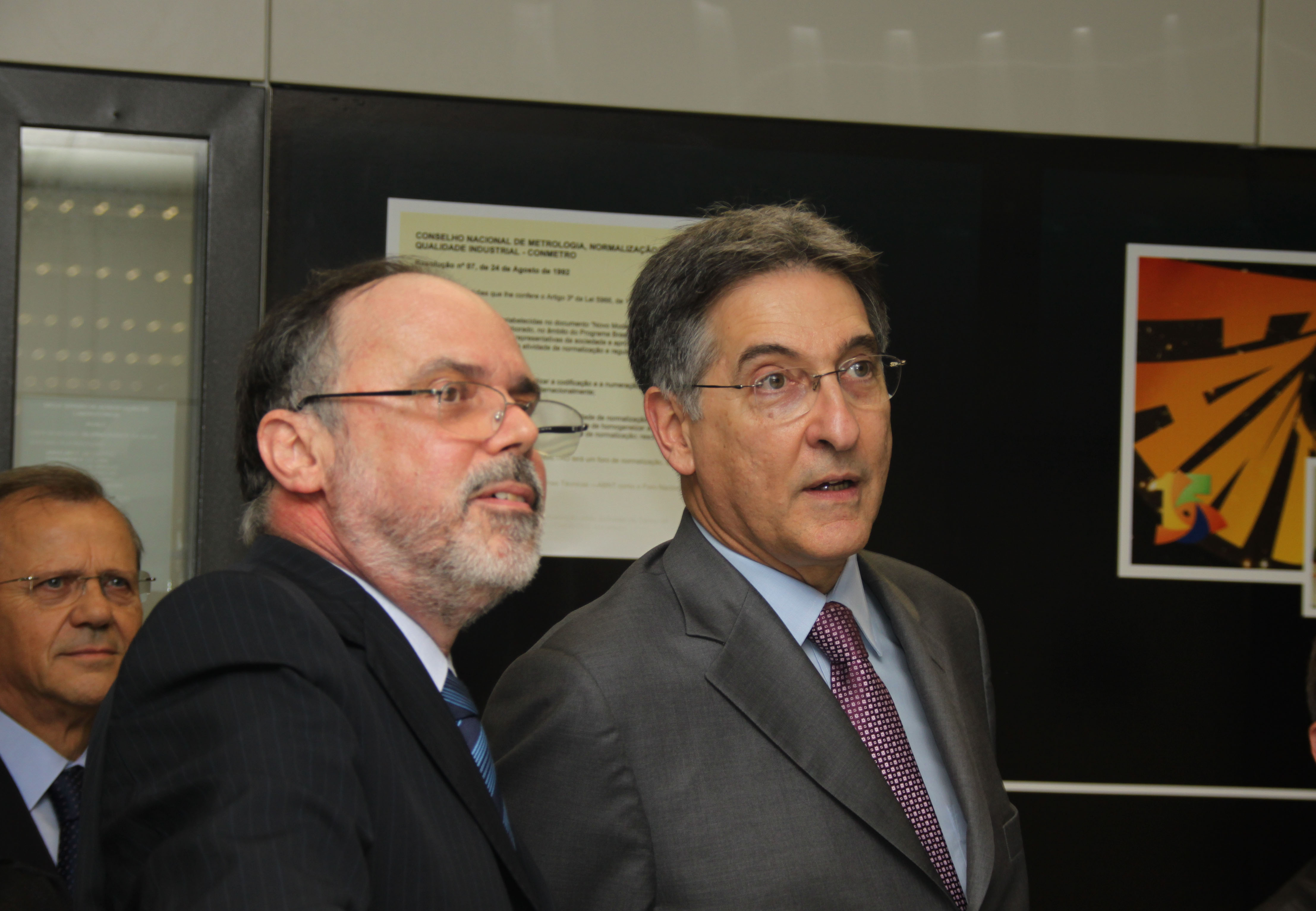 O presidente do Inmetro, Joo Jornada, apresenta o Museu ao ministro Fernando Pimentel